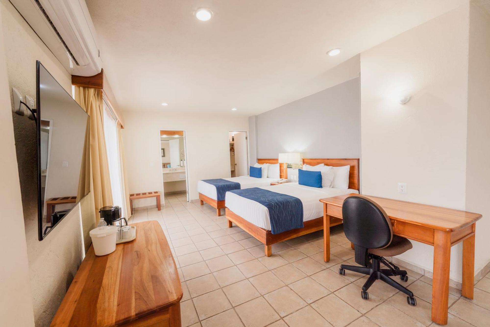 Comfort Inn Tampico Bagian luar foto
