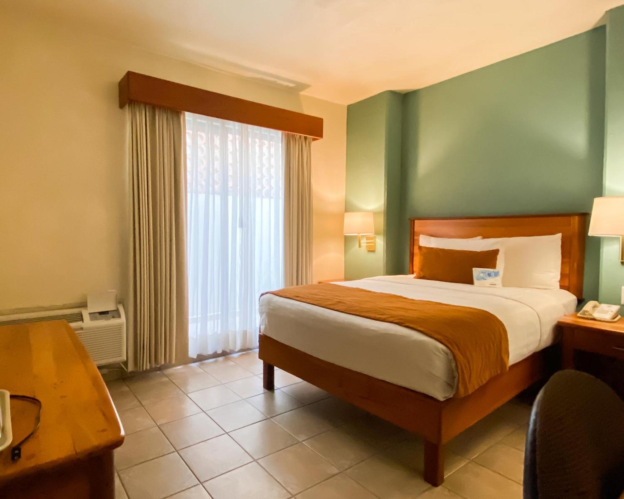 Comfort Inn Tampico Bagian luar foto