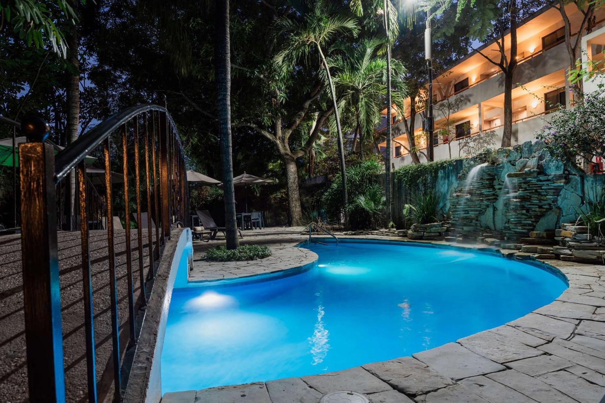 Comfort Inn Tampico Bagian luar foto