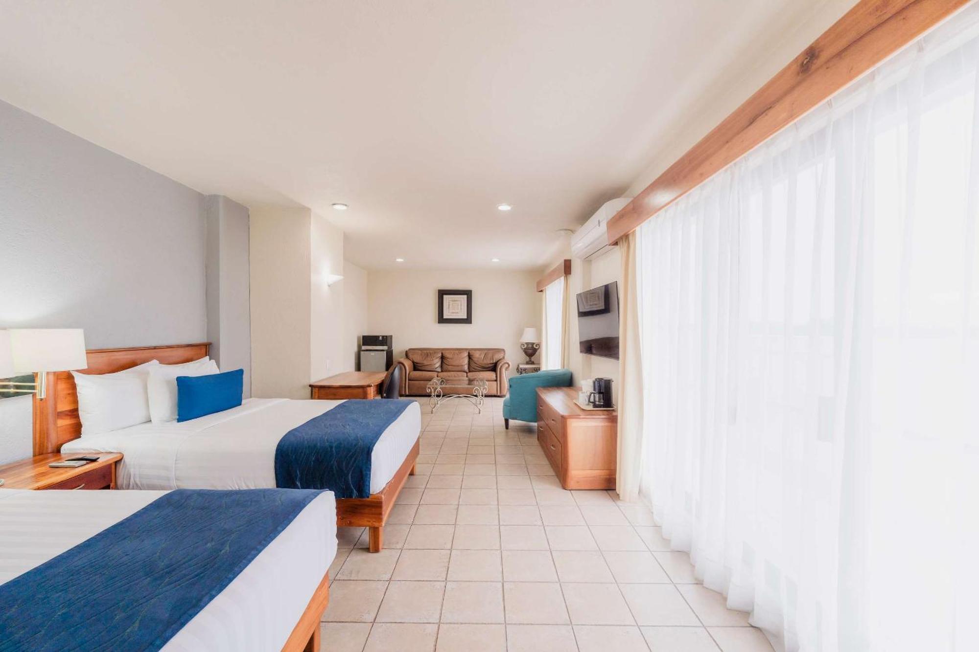 Comfort Inn Tampico Bagian luar foto