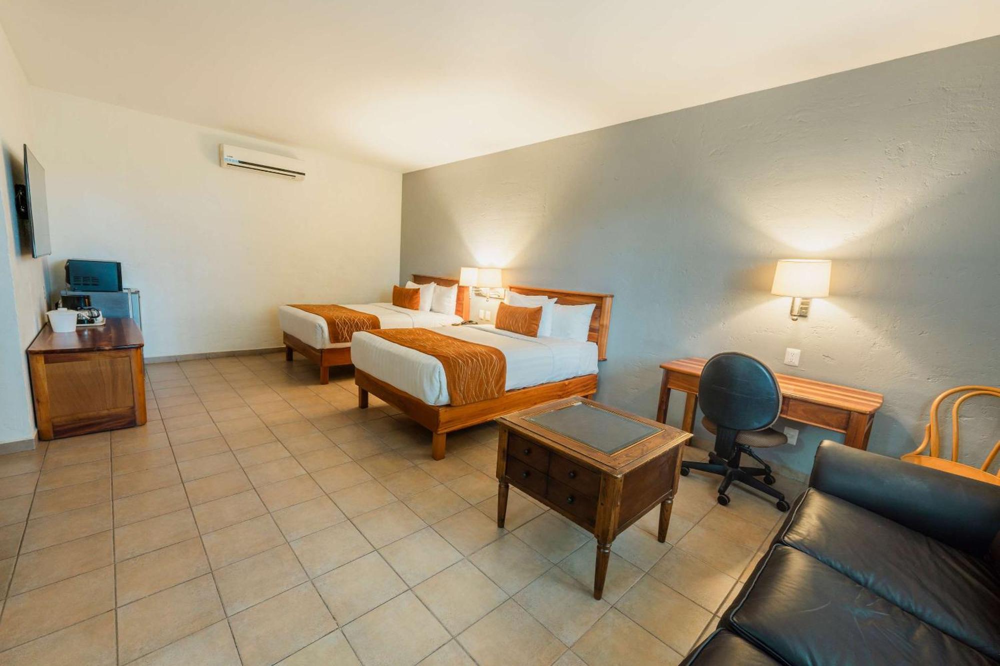 Comfort Inn Tampico Bagian luar foto