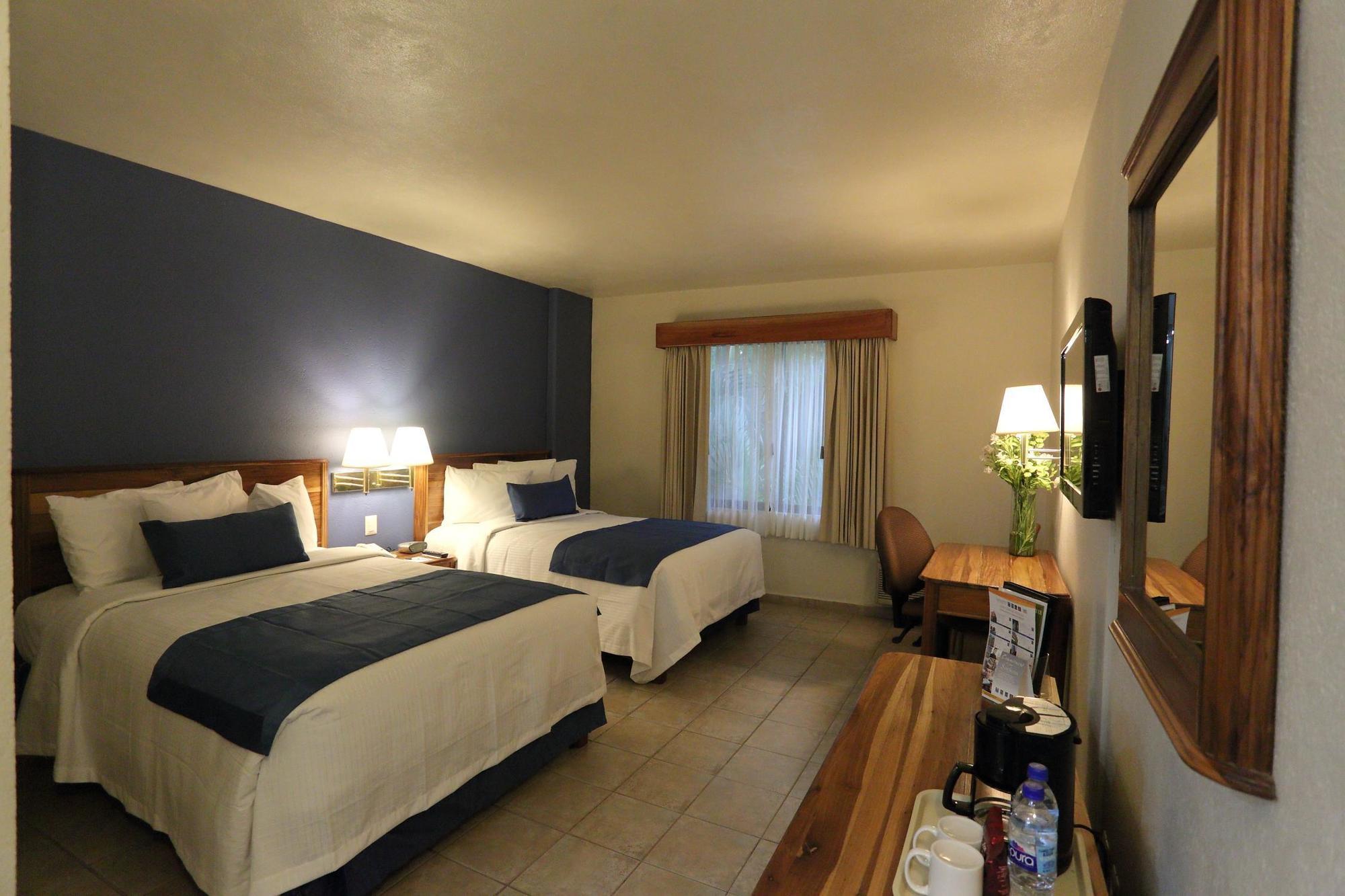 Comfort Inn Tampico Bagian luar foto