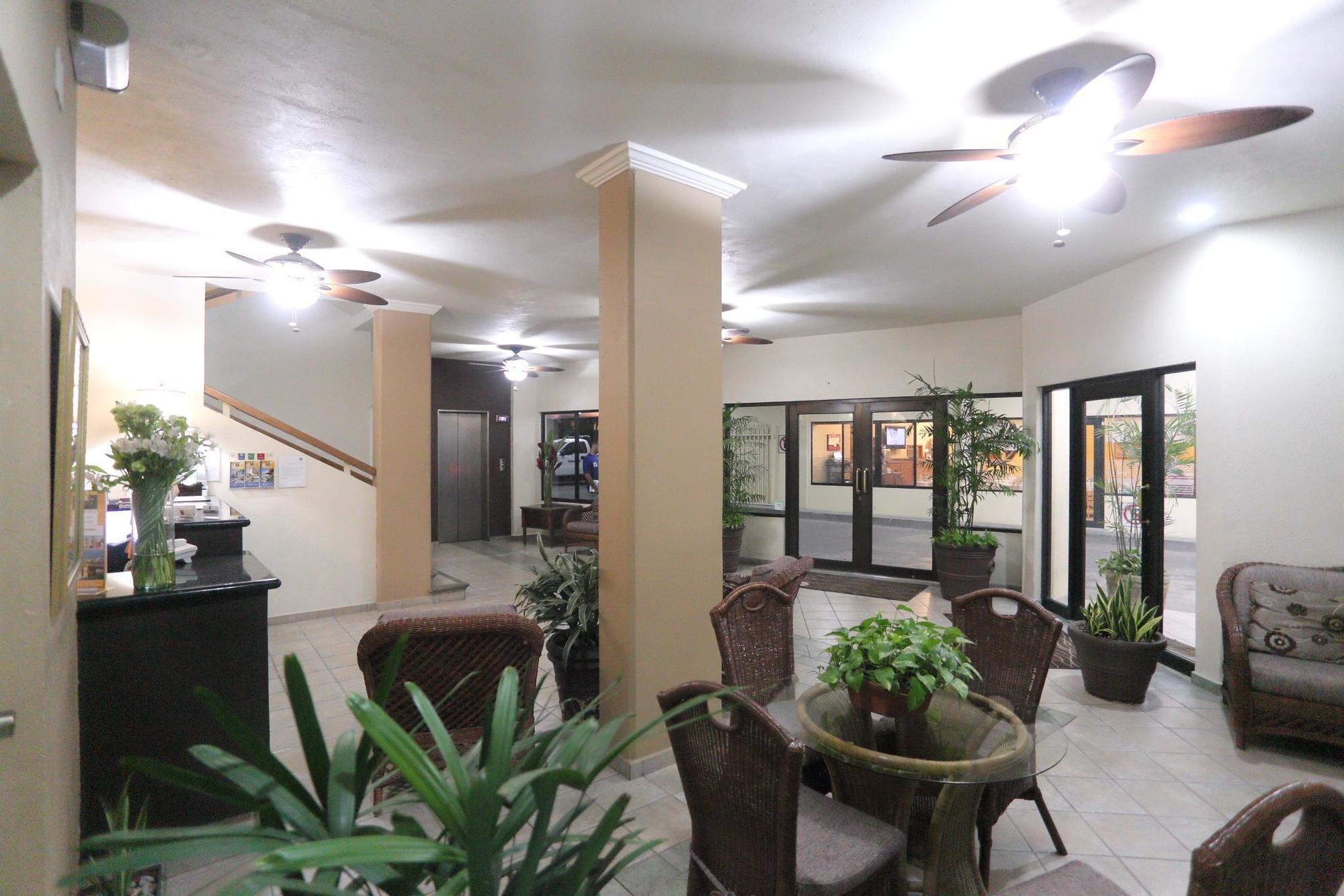 Comfort Inn Tampico Bagian luar foto